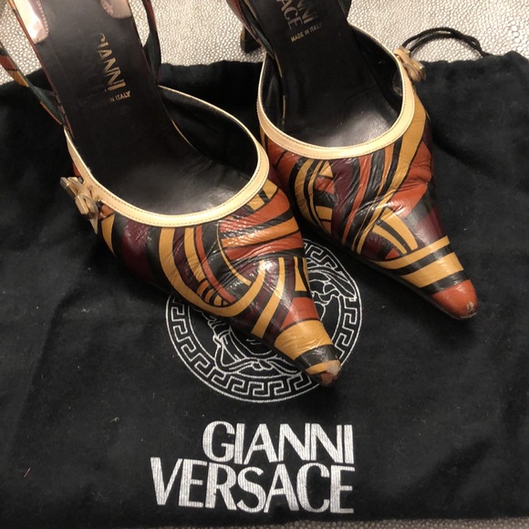 Vintage GIANNI VERSACE Slingback Heels Geometrical Sandal Size 35.5, 3” heel - Picture 4 of 8